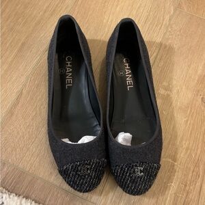 Chanel flats; gray fabric. Size 38.5
